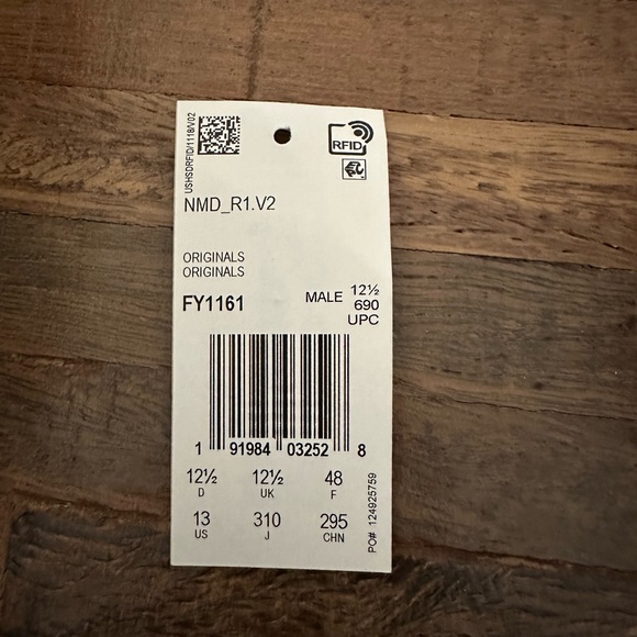 Brand new- Men’s Adidas AG Trefoil logo and the 3 stripes mark - Picture 11 of 11